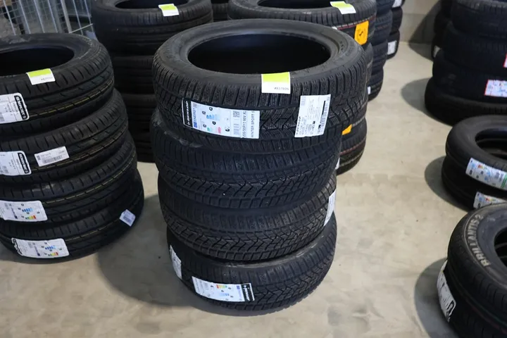 Dunlop Winter Sport 5 - Winterreifen Set Größe: 205/55 R 17